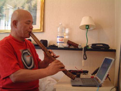 �ڔ��ƃN�}����