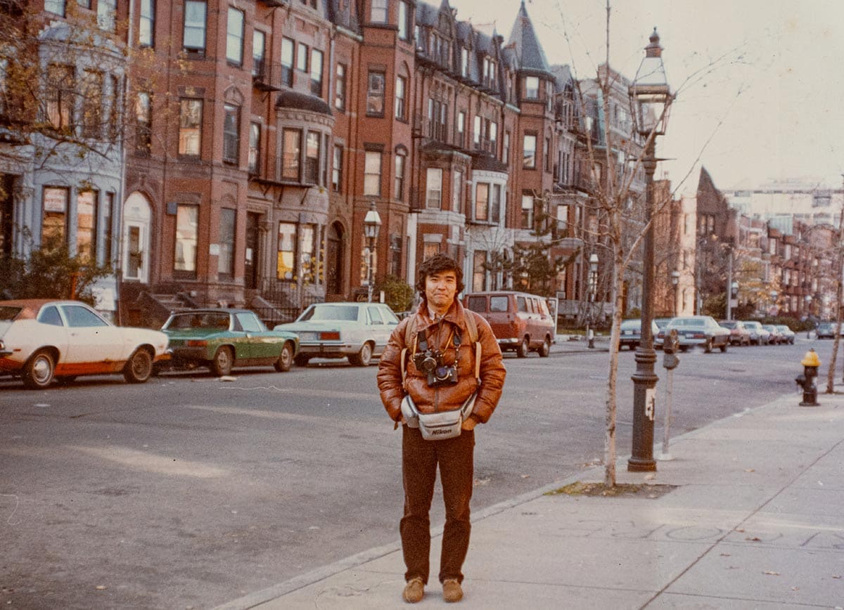 ボストンへひとりで乗り込む。