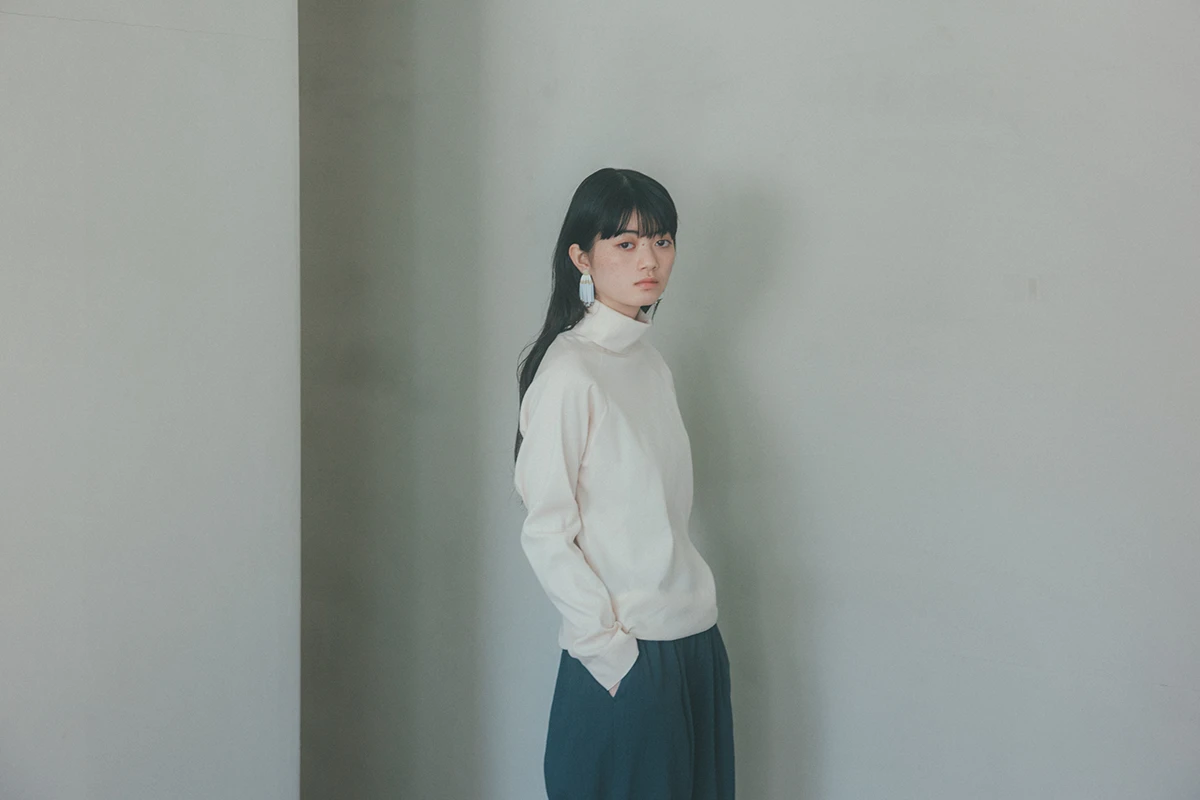 ハイネックラグランスリーブ